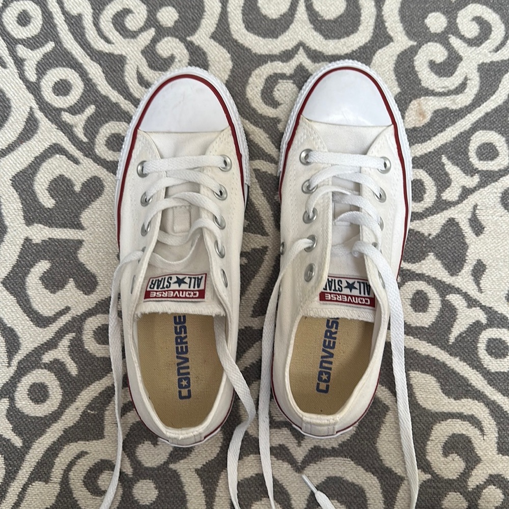 Worn once size 6, all white converse, all star, low top canvas shoes